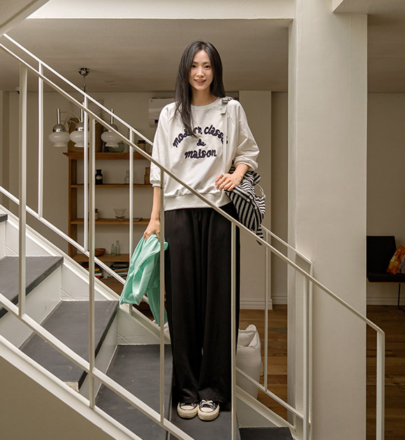 Chain Embroidered Lettering 3/4-Sleeve Sweatshirt