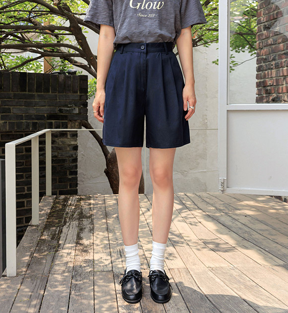 Roy Standard Pintuck Shorts