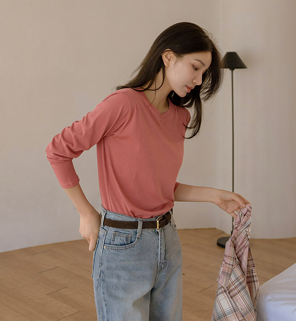 Basic Round-Neck Long-Sleeve T-Shirt