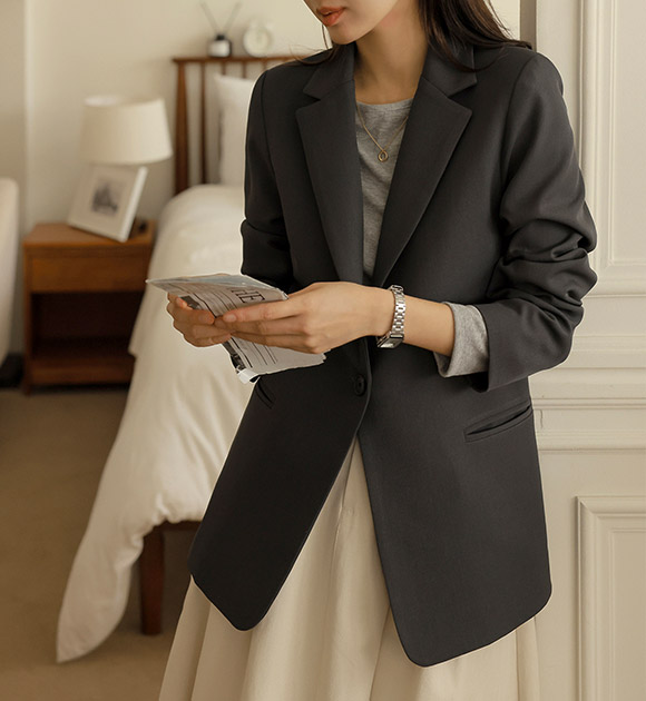 Modern fit single buttoned half jacket