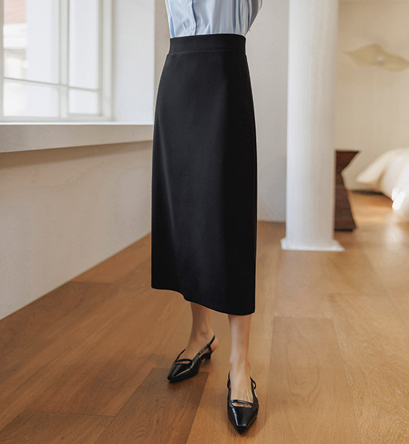Stretchy Elastic-Waistband Skirt (H-Line / A-Line)