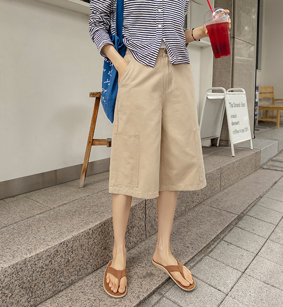 Back Buckle Pocket Wide Bermuda Pants