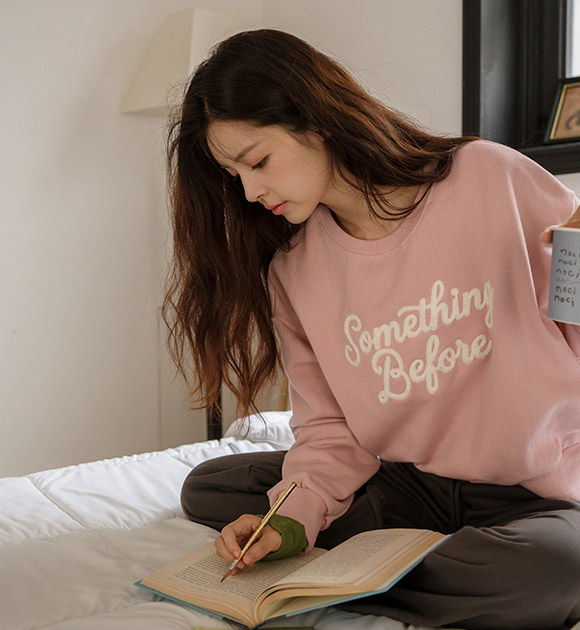 Dimensional Fuzzy Embroidery Sweatshirt