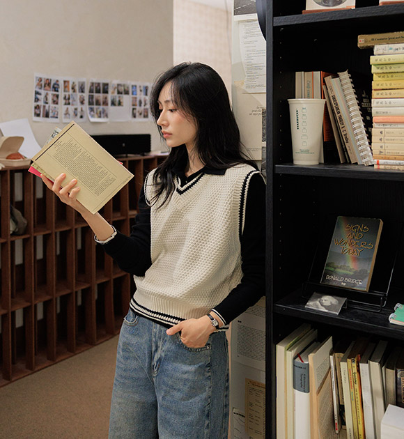 Preppy Contrast-Trim Knit Vest