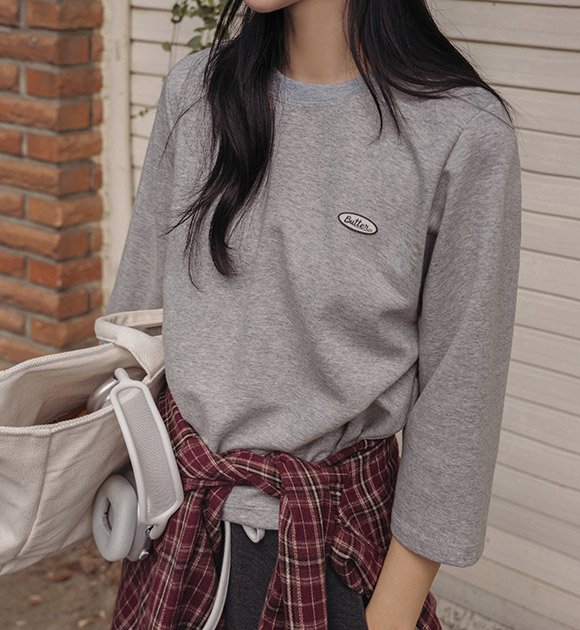 Butter Embroidery Back-Slit 3/4-Sleeve Sweatshirt