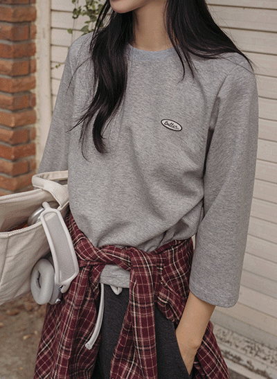 Butter Embroidery Back-Slit 3/4-Sleeve Sweatshirt