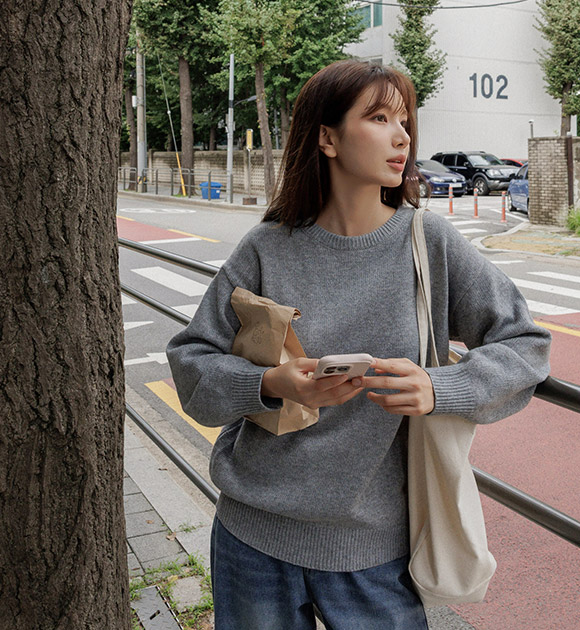 Everywhere Loose-Fit Knit (Round Neck / V-Neck)