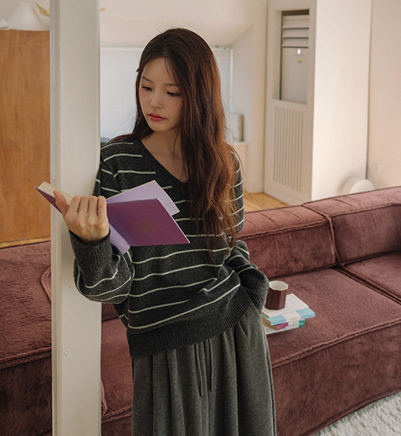 Cinnamon Stripe Knitwear (Round/V-necked)