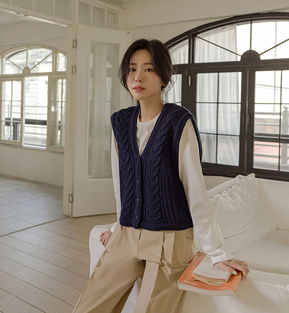 Taken Structured Cable-Knit Open Vest