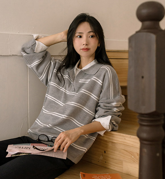Nez Slit Collar Loose Fit Striped Knitwear