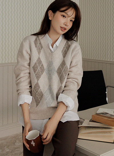 Muen Argyle V-Neck Wool Knitwear