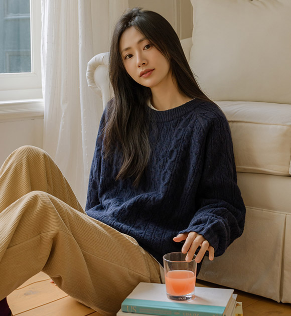 And Twisted Soft Knitwear (Round/V-necked)
