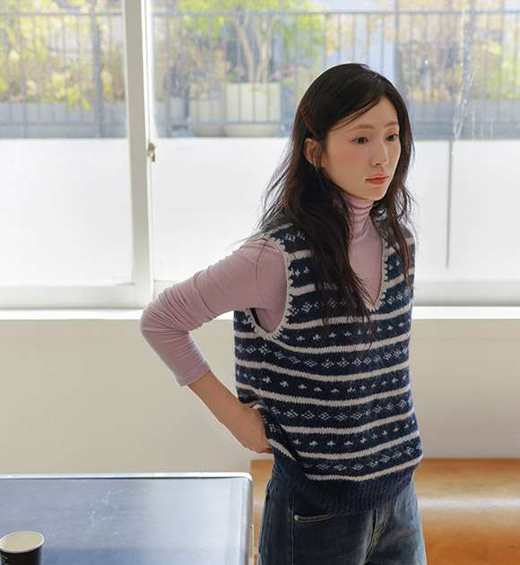 [Just One Exclusive] Mia Patterns Knit Vest