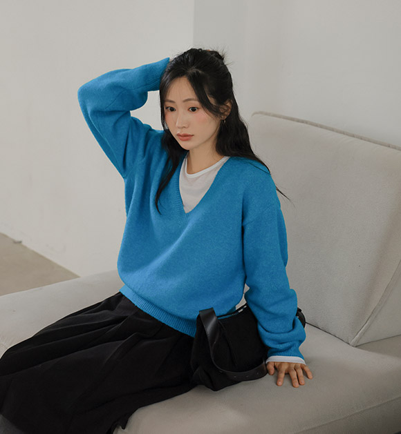 May Lambswool V-necked Knitwear