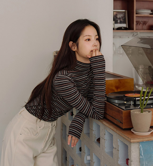 Dou Multi Stripe Turtleneck Tee